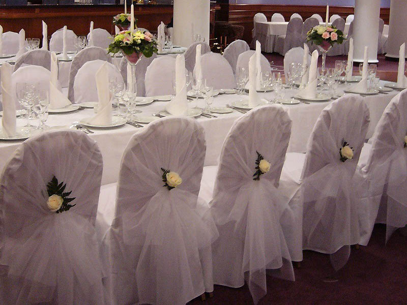 Свадебные чехлы и другие элементы декора